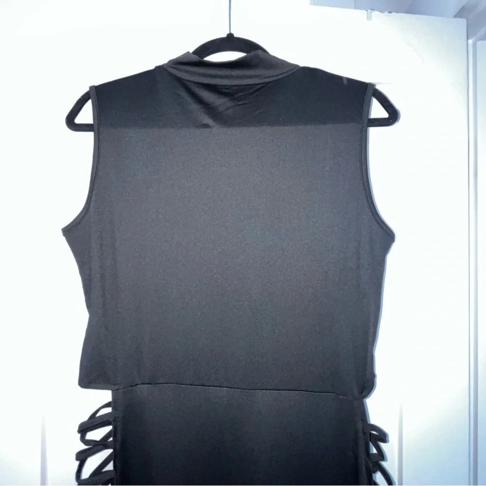 Sleeveless Open Sided Maxi Black Dress - Picture 9 of 15